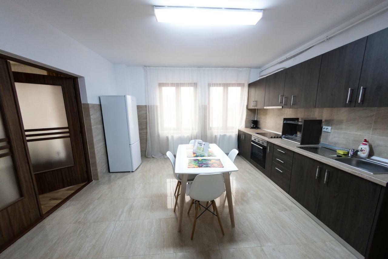 Travel Homzzz Apartments Тыргу-Муреш Экстерьер фото